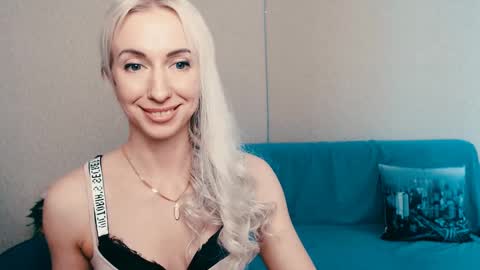 cute_smile_shy online show from February 2025 11:22:01 AM