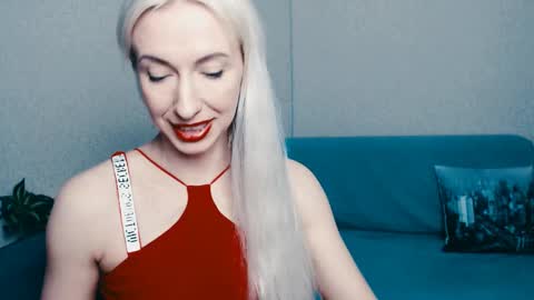 cute_smile_shy online show from March 2025 10:49:02 PM