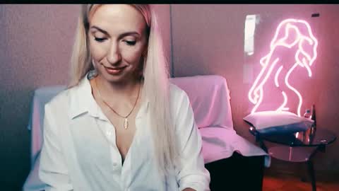 cute_smile_shy online show from September 2025 05:34:02 PM