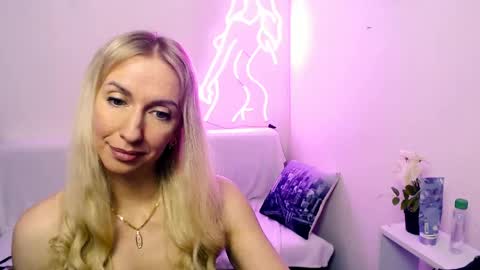 cute_smile_shy online show from April 2026 09:07:01 AM
