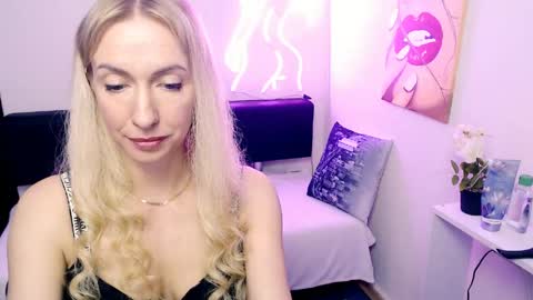 cute_smile_shy online show from May 2026 08:48:01 PM
