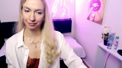 cute_smile_shy online show from May 2026 10:36:01 AM