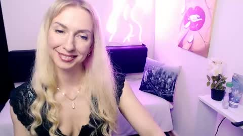 cute_smile_shy online show from May 2026 08:48:02 PM