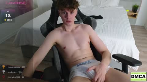 Snapshot of cute_thomas chatting on December 2024 11:02:02 PM Thomas - online show from December 2024 11:02:02 PM