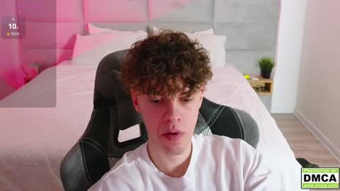 Snapshot of cute_thomas chatting on January 2025 08:21:01 PM Thomas - online show from January 2025 08:21:01 PM