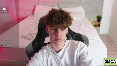 Snapshot of cute_thomas chatting on February 2025 03:23:02 AM Thomas - online show from February 2025 03:23:02 AM