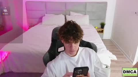 Snapshot of cute_thomas chatting on February 2025 05:30:02 PM Thomas - online show from February 2025 05:30:02 PM