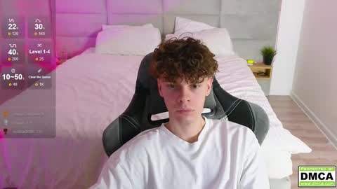 Snapshot of cute_thomas chatting on February 2025 11:34:01 PM Thomas - online show from February 2025 11:34:01 PM