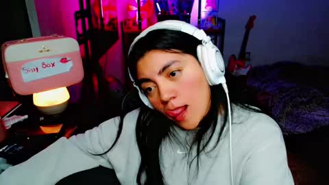 Snapshot of cuteambervi chatting on February 2025 12:29:02 AM Princess Amber online show from February 2025 12:29:02 AM