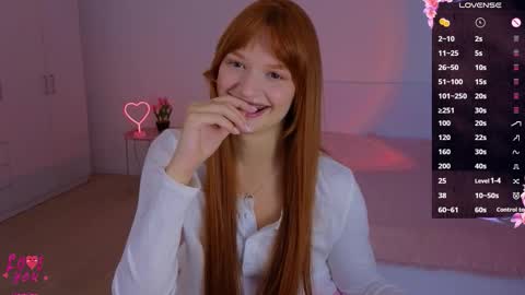 Snapshot of cuteariel7 chatting on September 2025 01:38:01 PM Ariel online show from September 2025 01:38:01 PM