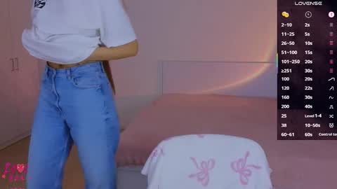 Snapshot of cuteariel7 chatting on October 2025 04:48:01 PM Ariel online show from October 2025 04:48:01 PM