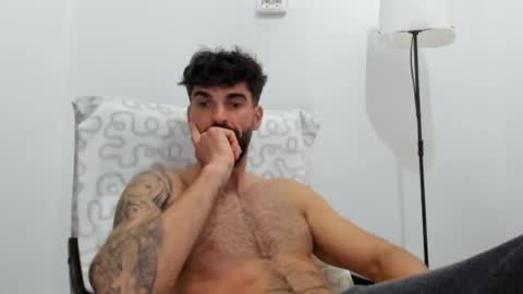 Snapshot of cuteeboy chatting on May 2026 05:52:02 PM cuteeboy online show from May 2026 05:52:02 PM