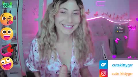 Snapshot of cuteee_kitty chatting on September 2025 12:10:01 AM Kitty online show from September 2025 12:10:01 AM