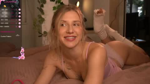 Snapshot of cuteeeeealina chatting on May 2026 04:29:02 AM Alina online show from May 2026 04:29:02 AM