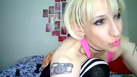 Snapshot of cutefemme chatting on May 2026 12:38:01 AM Bella online show from May 2026 12:38:01 AM