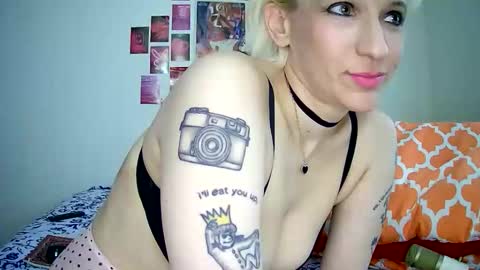Snapshot of cutefemme chatting on May 2026 08:58:01 PM Bella online show from May 2026 08:58:01 PM