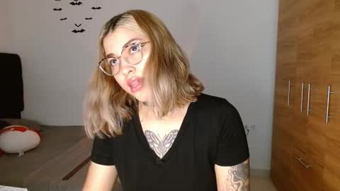 Snapshot of cuteisabella_a chatting on January 2026 05:37:01 PM isabella online show from January 2026 05:37:01 PM