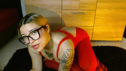 isabella online show from May 2026 01:02:02 AM