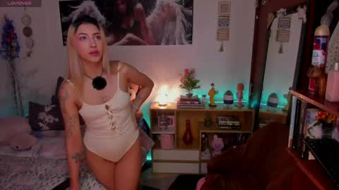 Snapshot of cuteweed420 chatting on April 2026 11:19:02 PM cuteweed420 online show from April 2026 11:19:02 PM