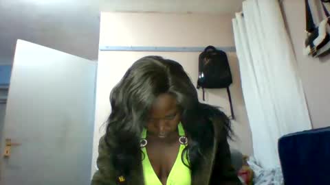 cutezola online show from December 2025 04:07:02 AM