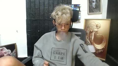 Snapshot of cutie_mico chatting on March 2025 08:32:02 AM cutie_mico online show from March 2025 08:32:02 AM