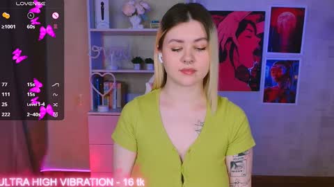 Snapshot of cutie_mili chatting on February 2025 11:49:02 AM mili online show from February 2025 11:49:02 AM