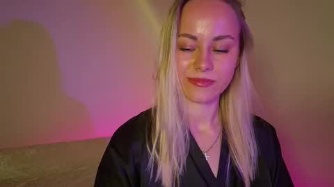 cutie_xoxo_ online show from May 2026 06:04:01 PM
