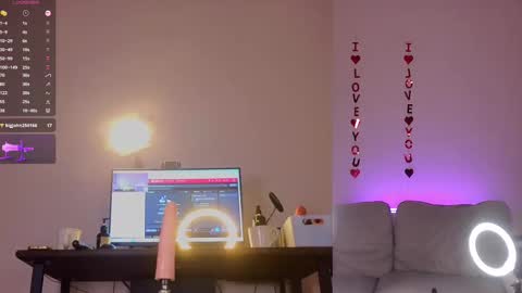 Snapshot of cutieotter chatting on March 2025 07:58:02 PM Ann online show from March 2025 07:58:02 PM