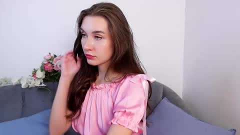 Snapshot of cutiewuwu chatting on December 2025 02:26:01 PM Vivienne online show from December 2025 02:26:01 PM