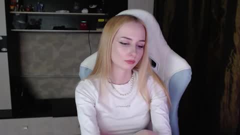 Cutti Crystal online show from March 2026 08:35:02 PM