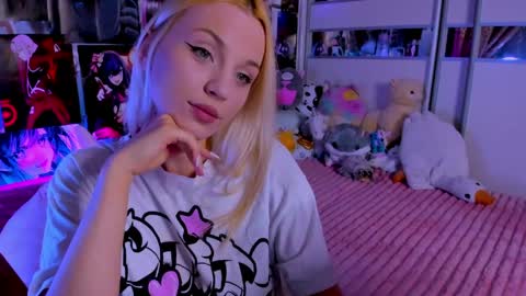 Snapshot of cuttie_ponyy chatting on May 2026 08:24:01 PM Nora online show from May 2026 08:24:01 PM