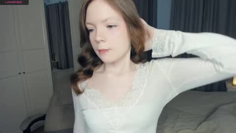 Snapshot of cuty_petite chatting on April 2026 05:33:02 AM Anne online show from April 2026 05:33:02 AM