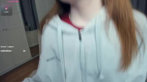Snapshot of cuty_petite chatting on April 2026 05:51:02 AM Anne online show from April 2026 05:51:02 AM