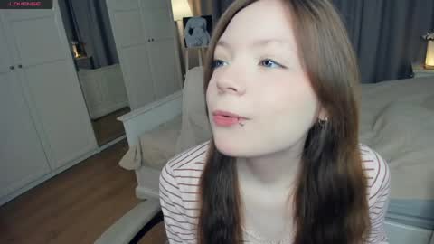 Snapshot of cuty_petite chatting on April 2026 05:54:02 AM Anne online show from April 2026 05:54:02 AM