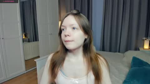 Snapshot of cuty_petite chatting on April 2026 05:38:01 AM Anne online show from April 2026 05:38:01 AM