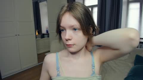 Snapshot of cuty_petite chatting on April 2026 06:22:02 AM Anne online show from April 2026 06:22:02 AM