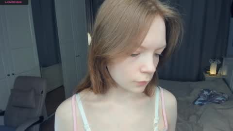 Snapshot of cuty_petite chatting on May 2026 05:37:01 AM Anne online show from May 2026 05:37:01 AM