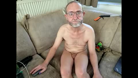 cuyversivan012 online show from April 2026 11:09:01 AM