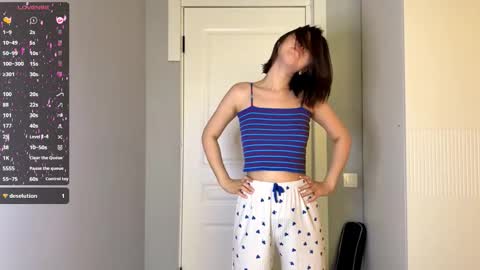 Snapshot of cwenecollins chatting on January 2026 06:17:02 AM Akemi online show from January 2026 06:17:02 AM