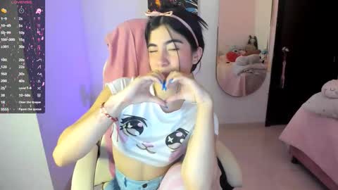 Snapshot of cyber_lizz chatting on November 2025 10:19:01 PM Liz online show from November 2025 10:19:01 PM
