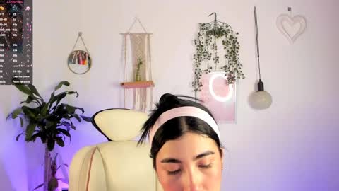 Snapshot of cyber_lizz chatting on April 2026 12:15:01 AM Liz online show from April 2026 12:15:01 AM