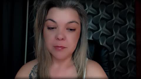 Snapshot of cyberdomme chatting on March 2026 03:29:02 AM Full time mean bitch. online show from March 2026 03:29:02 AM