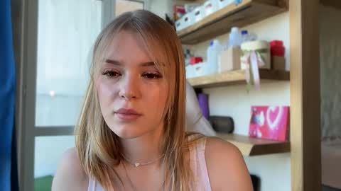 Snapshot of cyberl0ve_ chatting on May 2026 01:18:02 PM Im Emi streaming with my friend Reyna today online show from May 2026 01:18:02 PM