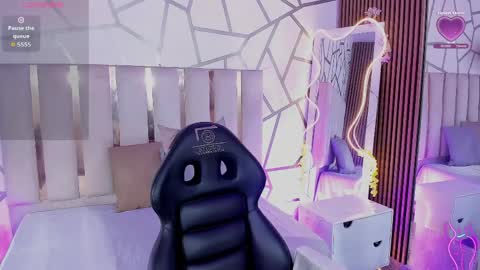 cyrus_tay online show from April 2026 12:22:02 PM