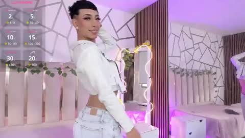 cyrus_tay online show from June 2026 08:01:02 PM