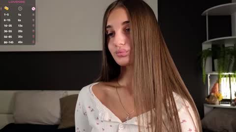 Snapshot of czamabech chatting on January 2025 04:06:02 AM Isabella online show from January 2025 04:06:02 AM