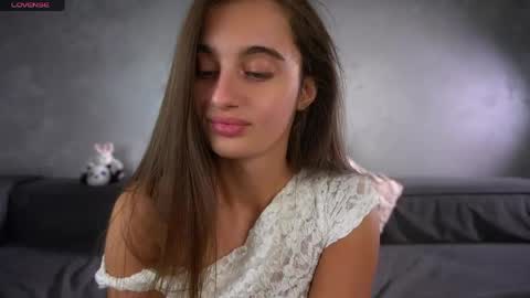 Isabella online show from May 2026 01:00:01 AM