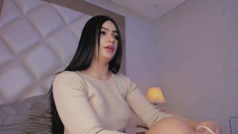 Snapshot of d_kimrouse_h chatting on February 2025 07:18:01 AM Kim online show from February 2025 07:18:01 AM