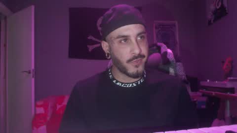 Snapshot of dabirdfree chatting on October 2025 11:00:02 PM Destroyer online show from October 2025 11:00:02 PM