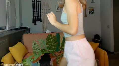 Zoe online show from September 2025 08:20:02 PM